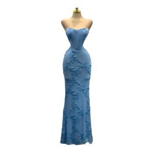 Vestido Azul Strapless Con Bordado Floral Elegante