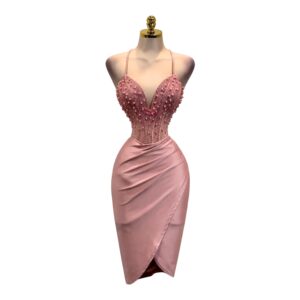 Vestido Midi Rosa Con Corset De Pedrería Y Perlas