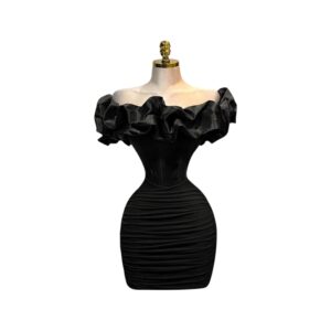 Vestido Negro Satinado Con Volantes Dramáticos Y Corset