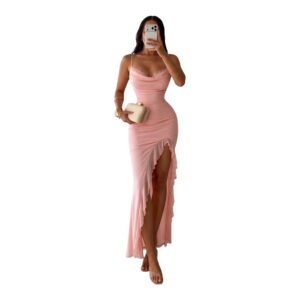 Vestido Rosa Palo Drappeado Con Encaje Delicado Y Abertura Romántica