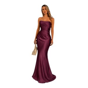 Vestido Color Plum Satinado Strapless Con Drappeado Y Caída Sirena