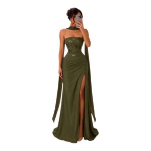 Vestido Verde Olivo Con Lentejuelas, Capa Y Abertura Lateral