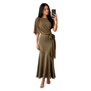 Vestido Olivo Satinado Con Drapeado Y Lazo Lateral