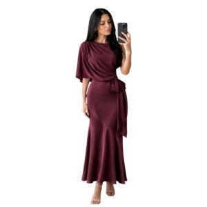 Vestido Vino Satinado Con Capa Y Lazo Lateral