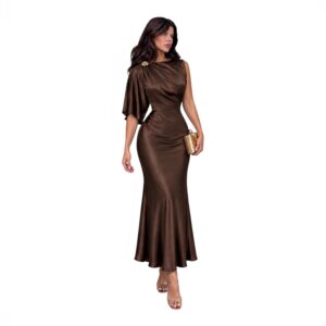 Vestido Café Satinado Asimétrico Con Manga Capa