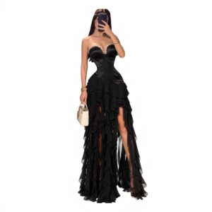 Vestido Negro Strapless Con Volantes Y Detalles De Pedrería