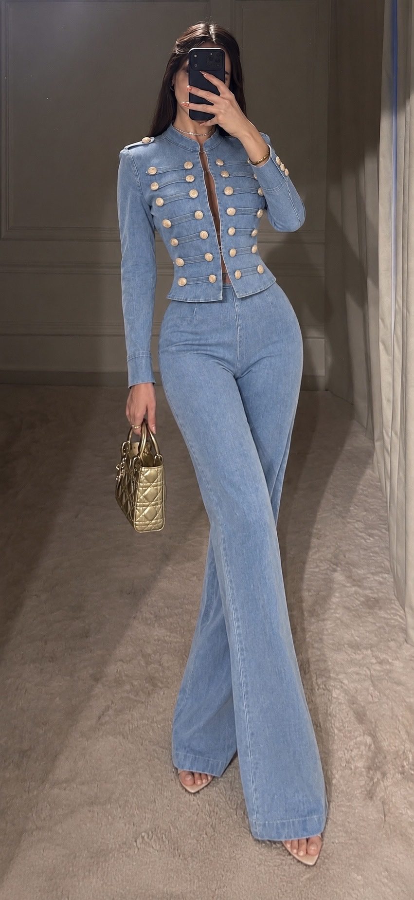 Conjunto De Mezclilla Azul Claro Con Chaqueta Militar - Image 4