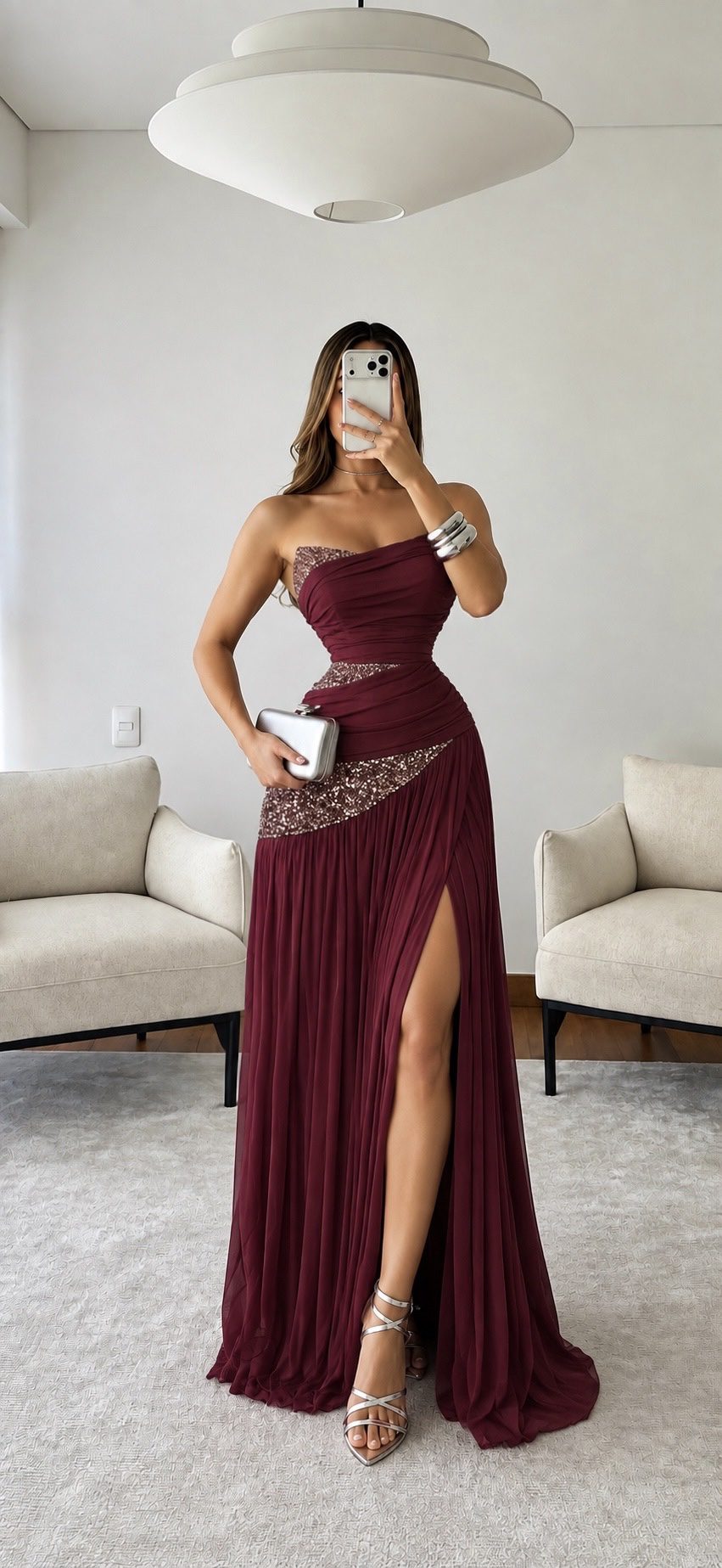 Vestido Vino De Un Hombro Con Pedrería Y Abertura - Image 4
