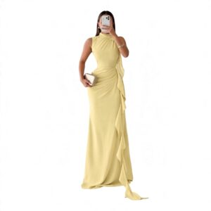 Vestido Amarillo Claro Con Cuello Alto Y Caída Lateral