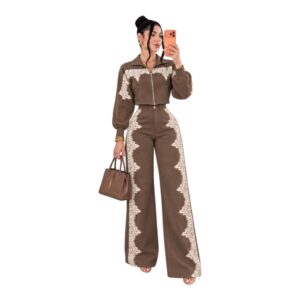 Conjunto Café Con Chamarra Corta Y Pantalón Amplio Con Detalles De Encaje