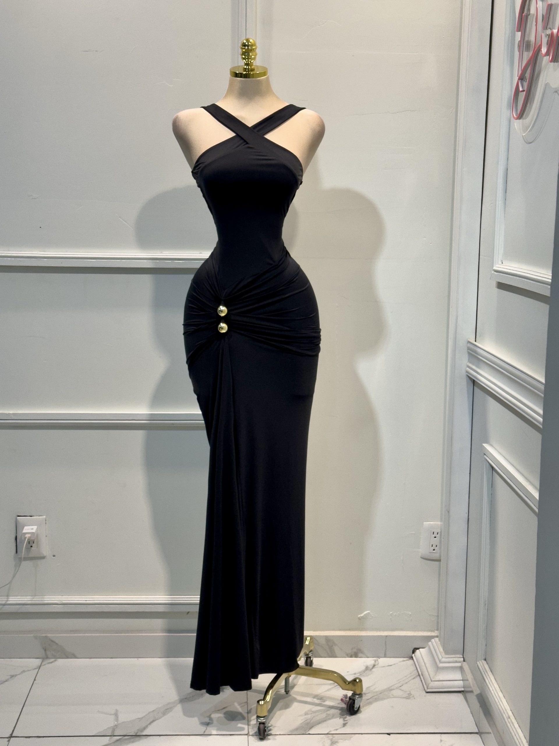 Vestido Negro Largo Con Tirantes Cruzados - Image 3