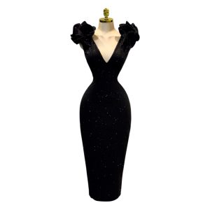 Vestido Negro Brillante Con Mangas Abullonadas En Hombros