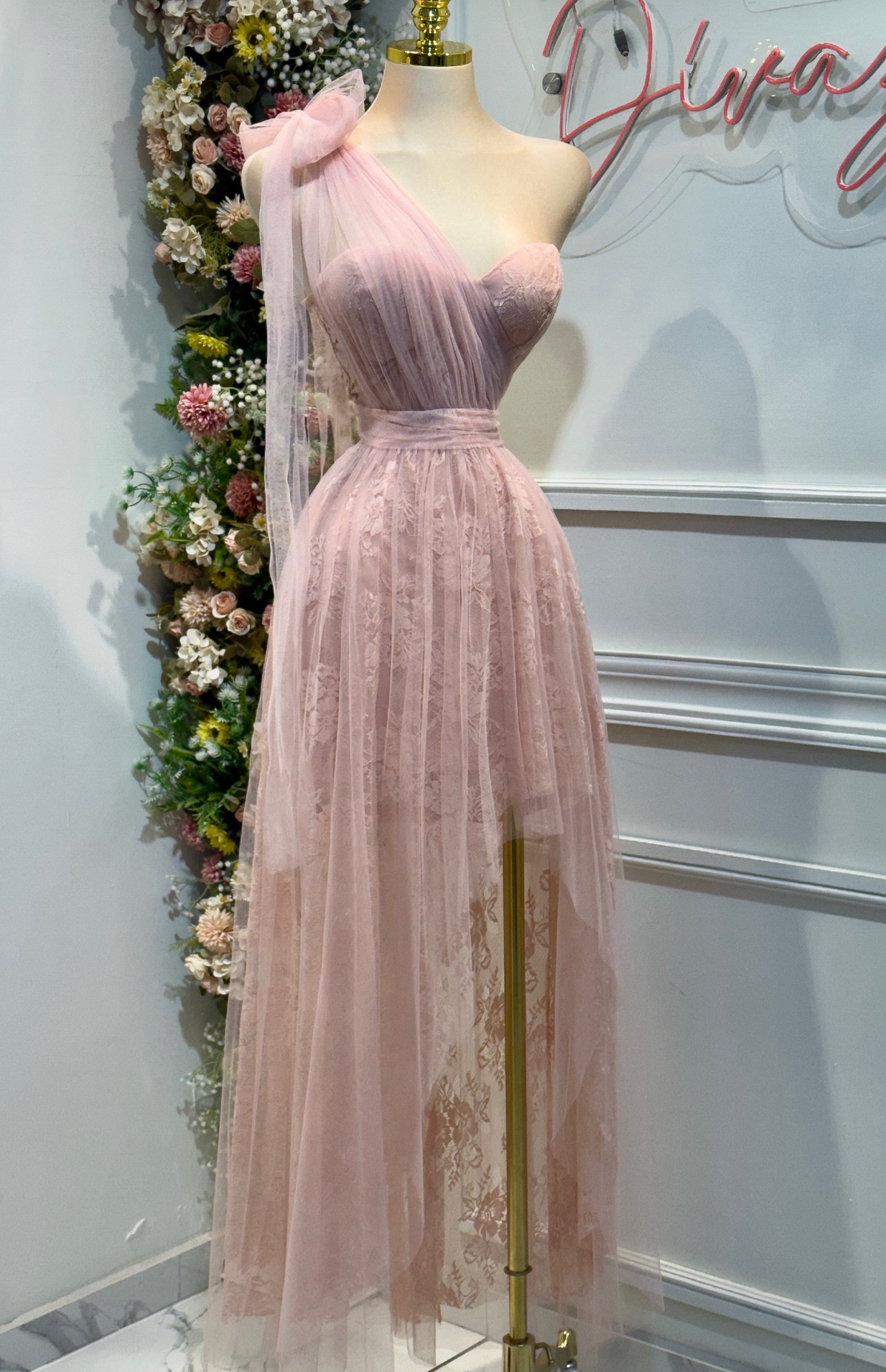 Vestido Rosa De Encaje - Image 4