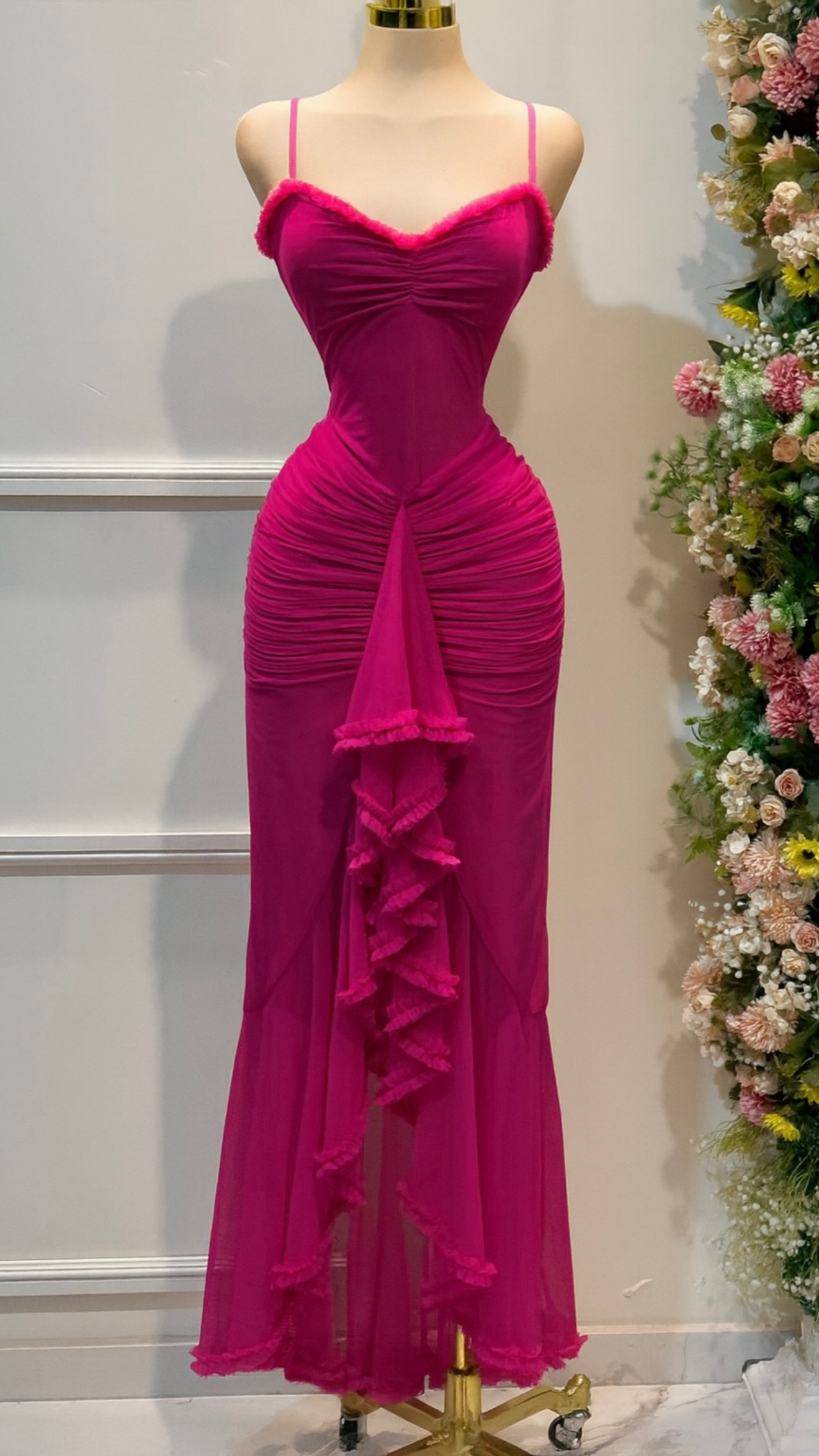 Vestido Fucsia Largo Con Drapeado - Image 4