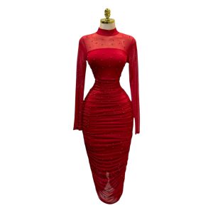 Vestido Rojo Con Manga Larga Y Perlas