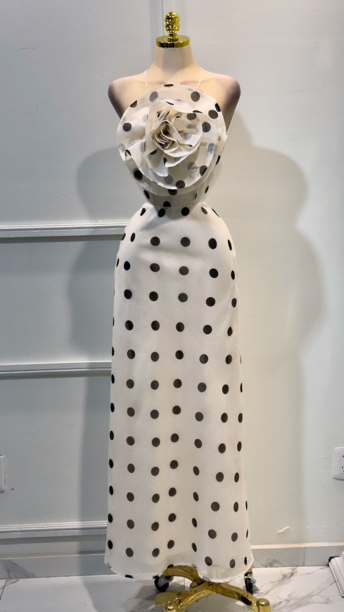 Vestido Blanco Con Lunares Negros - Image 4