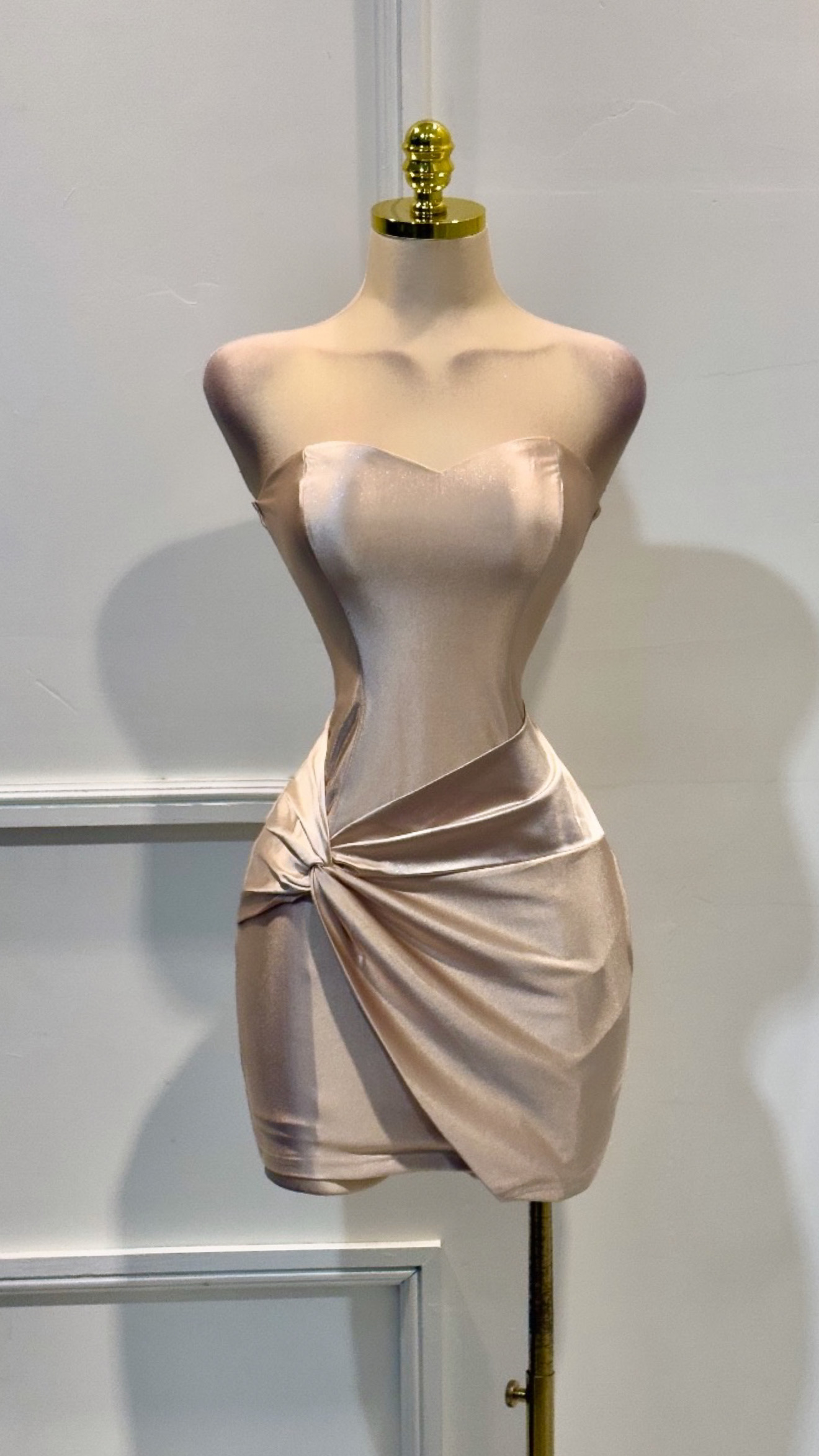 Vestido Champagne Corto Strapless - Image 3