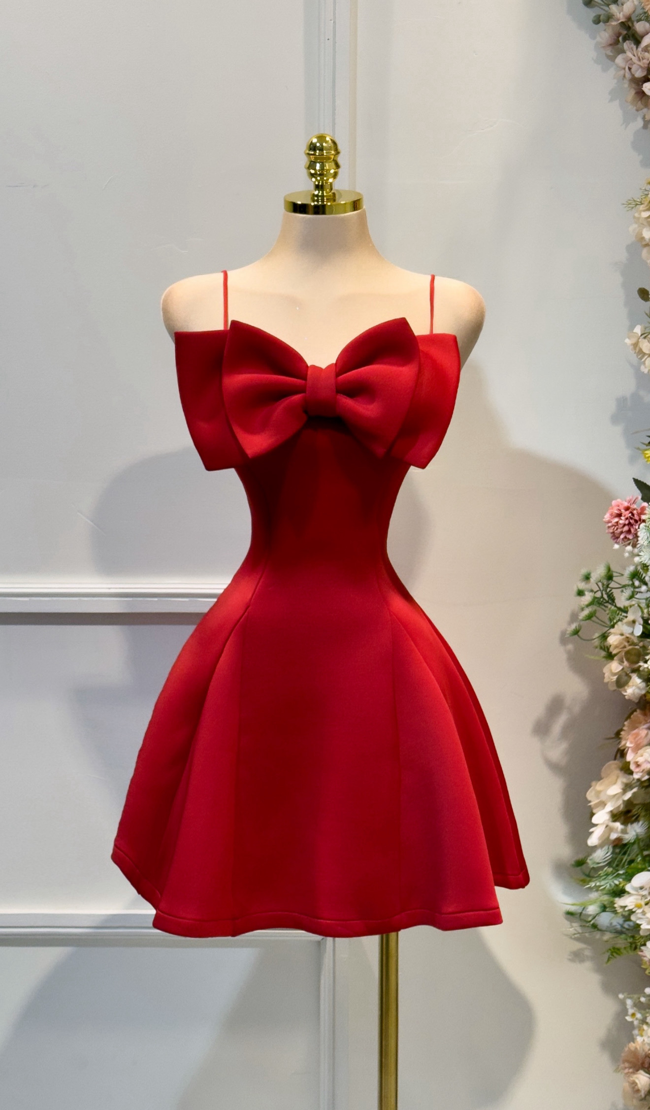 Vestido Rojo Corto Con Moño - Image 3