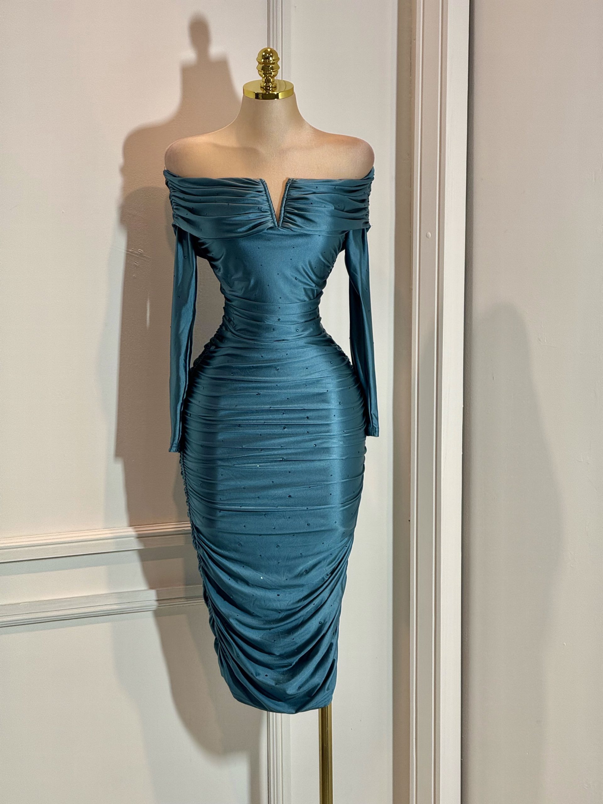 Vestido Azul Con Piedras - Image 3