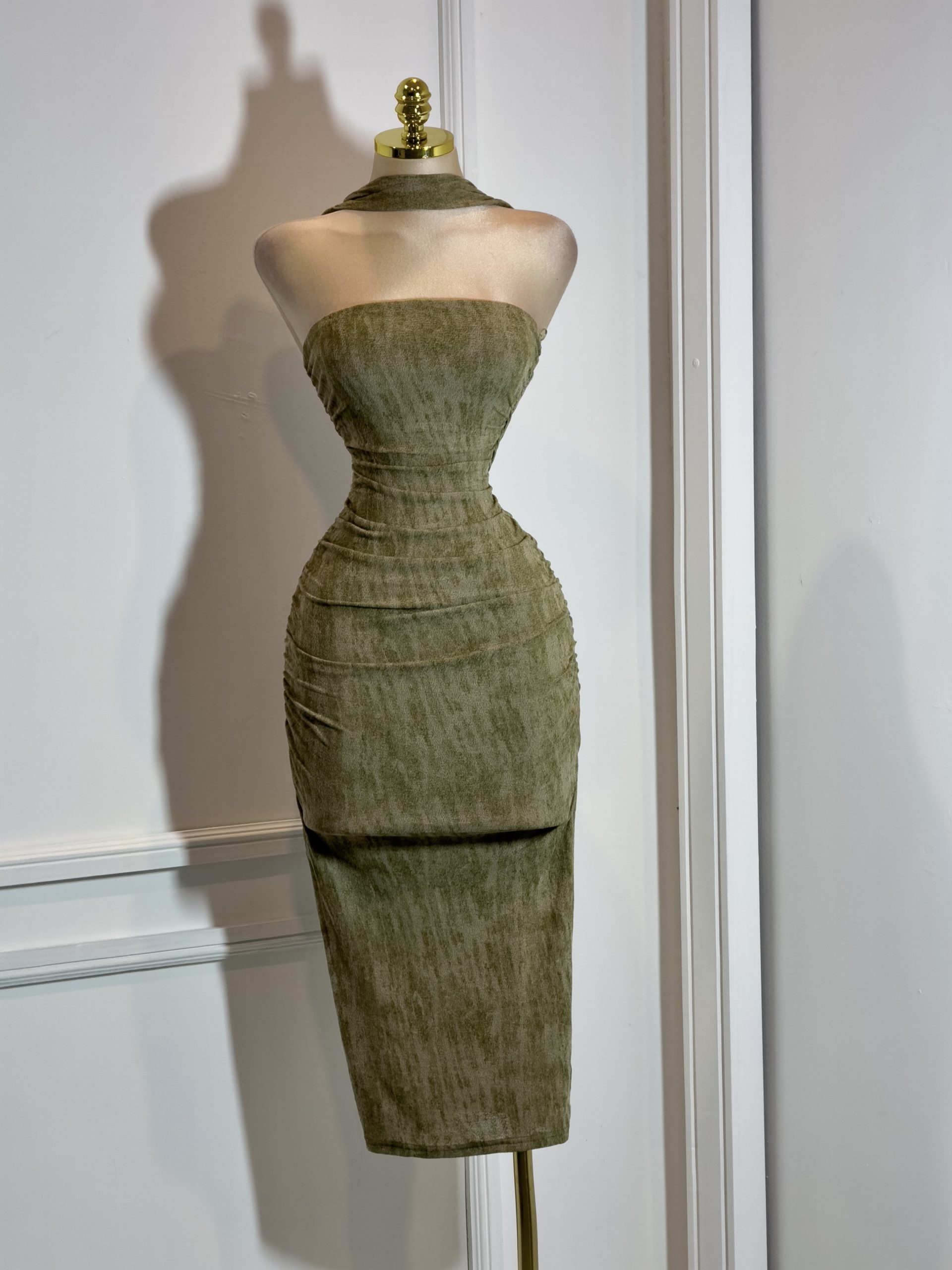 Vestido Verde Con Cuello - Image 4
