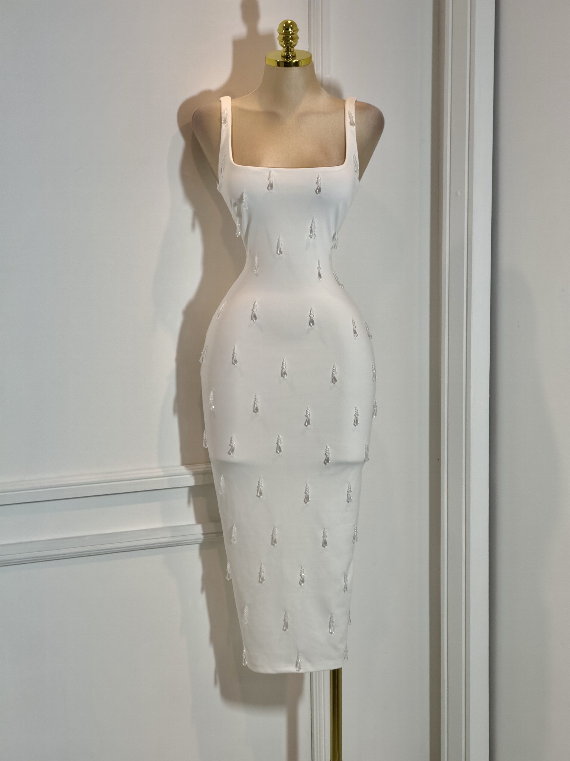 Vestido Blanco Con Cristales - Image 4