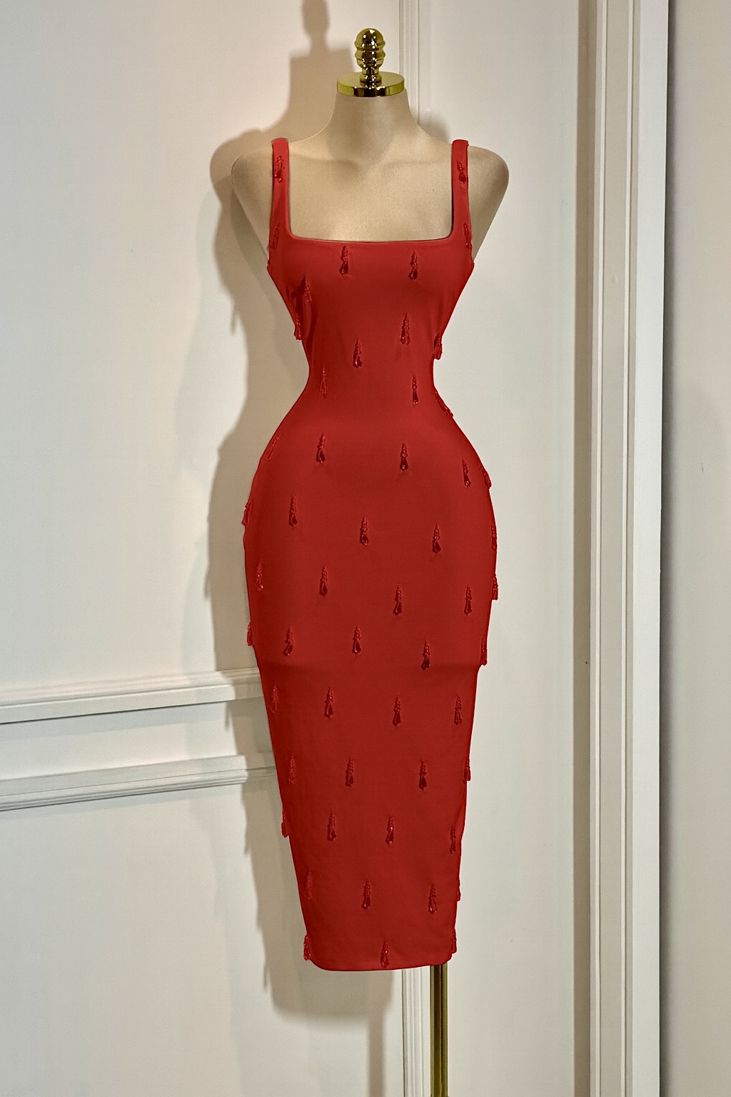 Vestido Rojo Con Cristales - Image 4