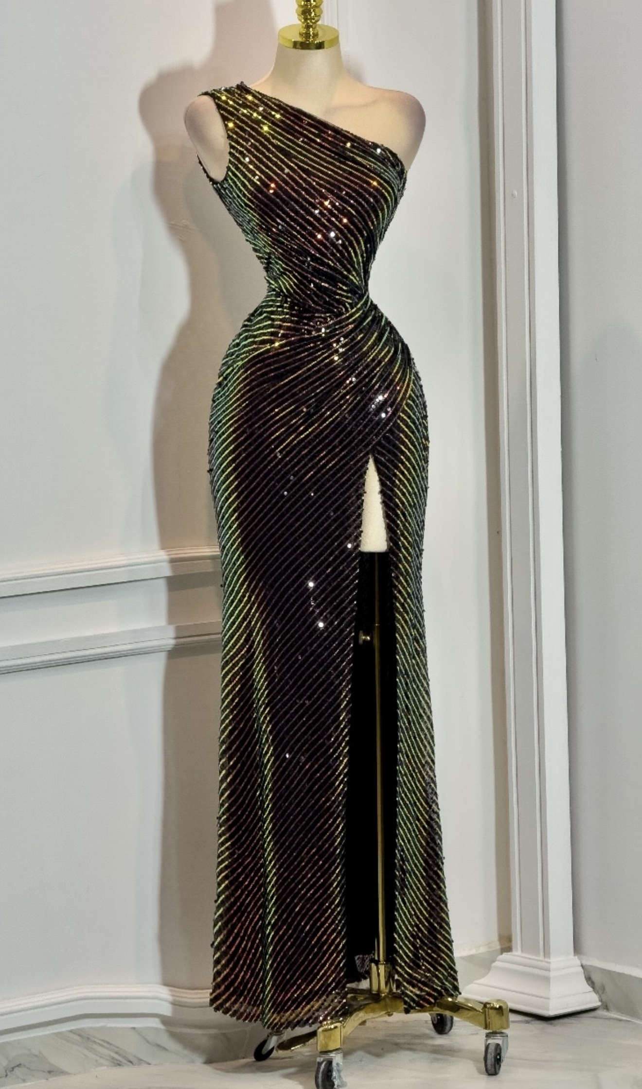 Vestido Negro Tornasol Con Lentejuelas - Image 4