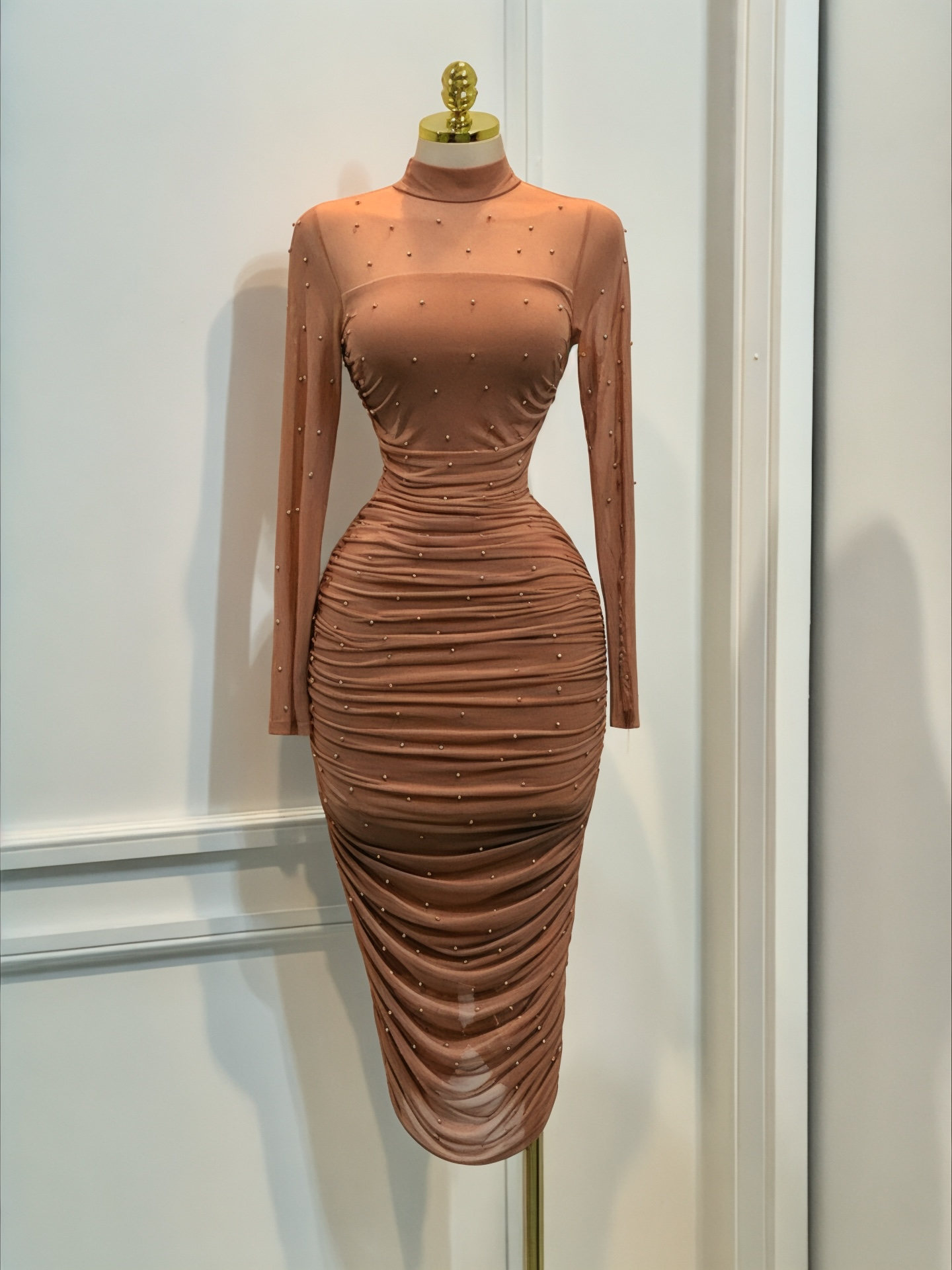 Vestido De Manga Larga Con Perlas - Image 3