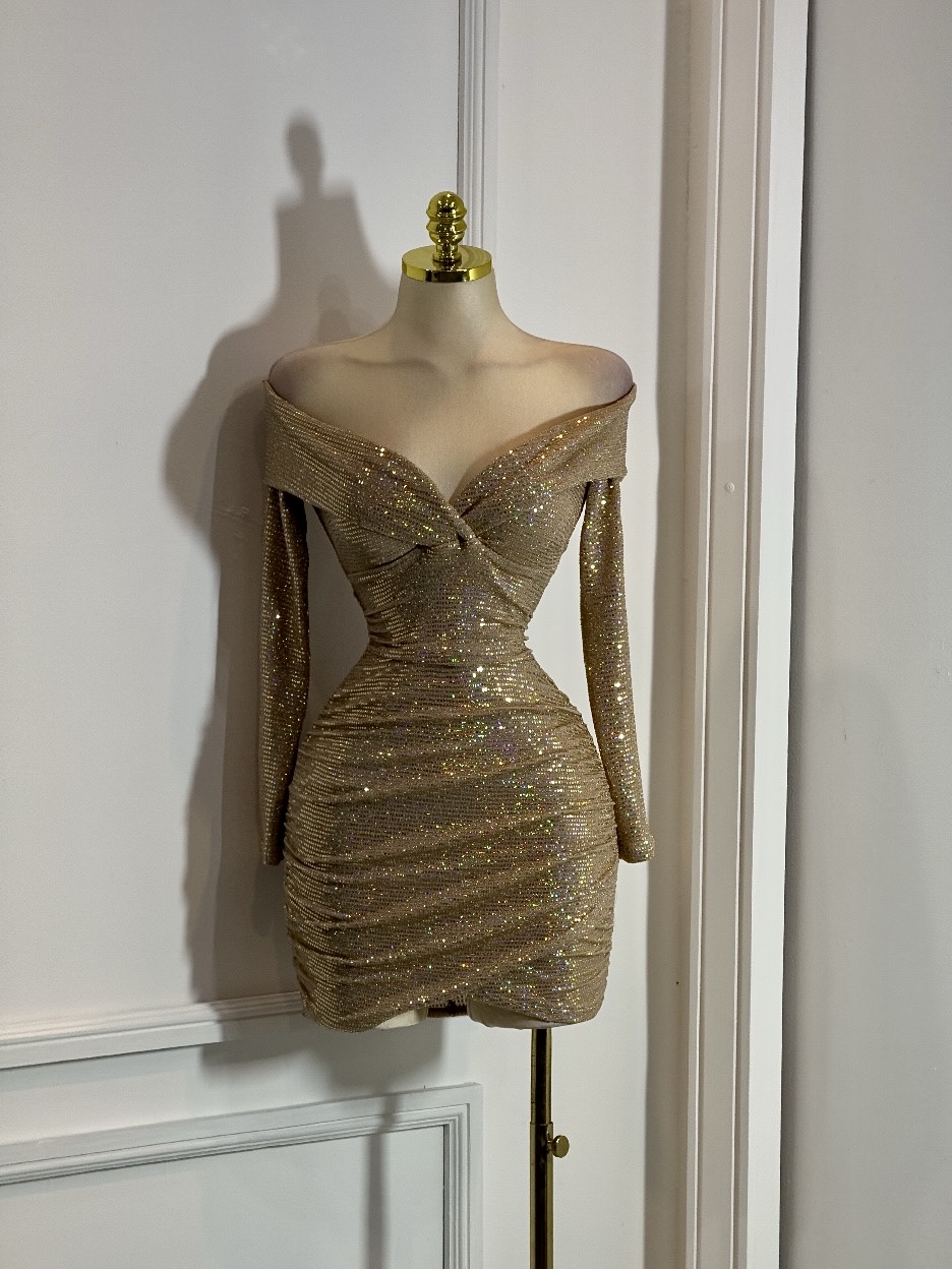 Vestido Dorado Con Brillo - Image 4