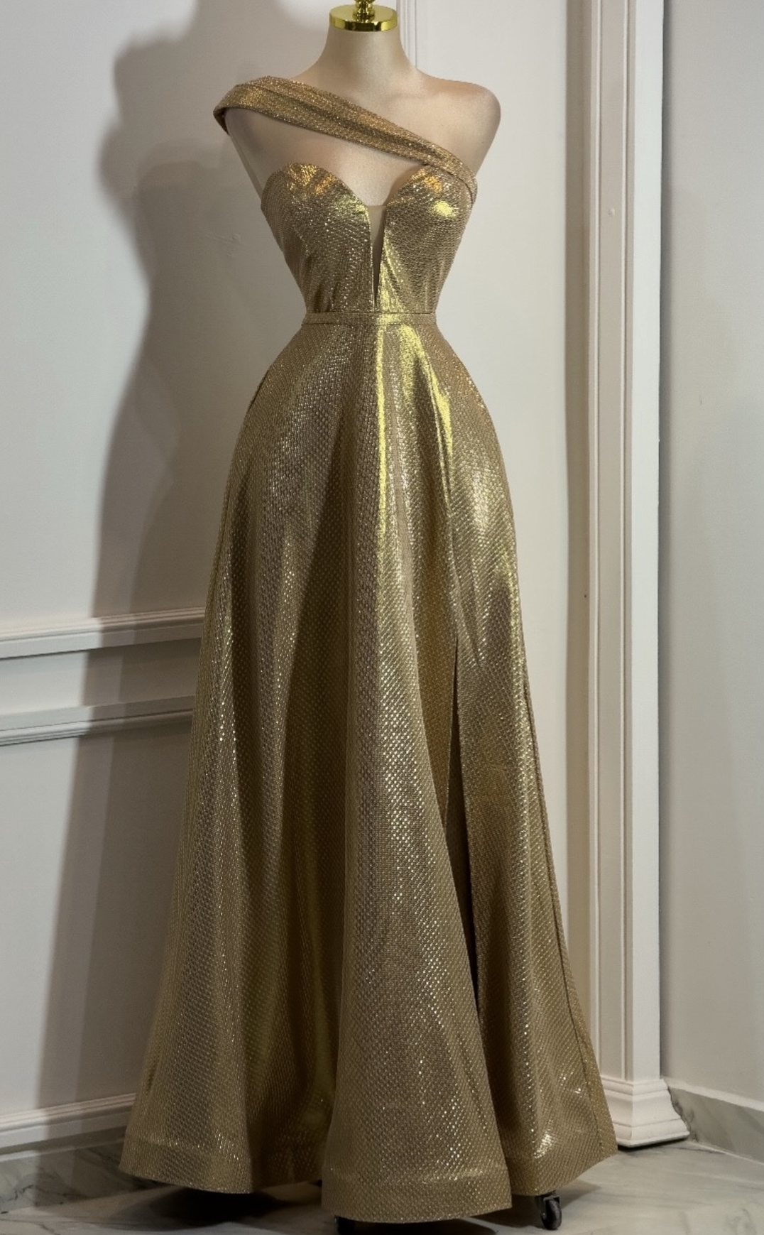 Vestido Dorado Brilloso - Image 4