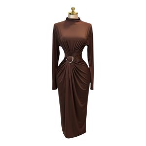 Vestido Café Con Detalles Dorados En Cintura