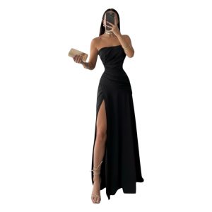 Vestido Negro Con Abertura Lateral y Strapless
