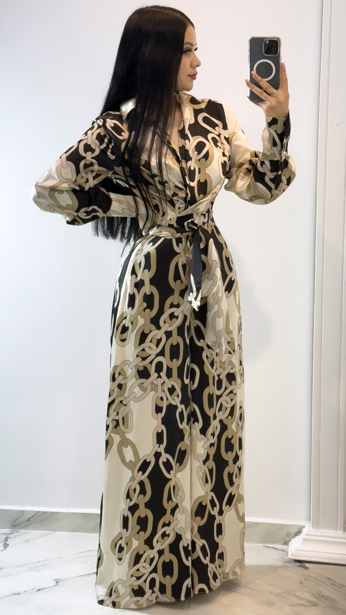 Vestido Largo Estampado Con Cadenas En Tonos Beige Y Negro - Image 3