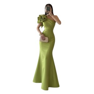 Vestido Largo Verde De Un Hombro Con Flor Maxi En Hombro
