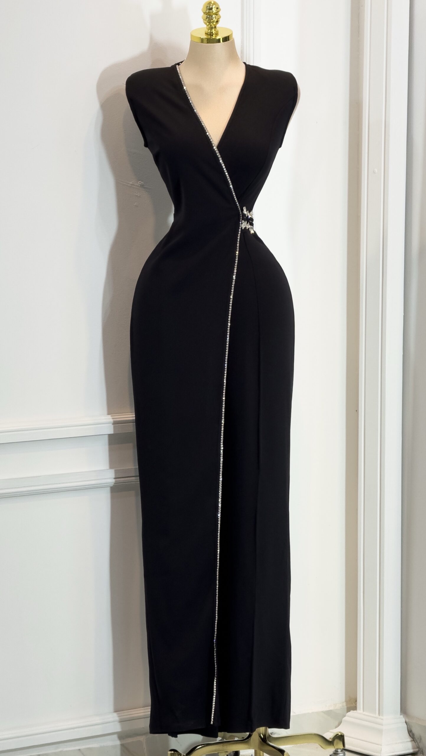 Palazzo Largo Negro Cruzado Con Aplicaciones Brillantes Laterales - Image 4